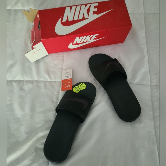 Nike Slides - Picture 1 of 2